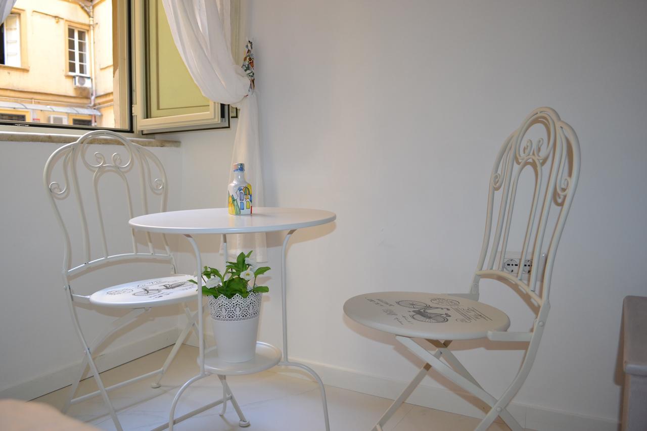 Le Stanze Di Dolly Bed & Breakfast เนเปิลส์ ภายนอก รูปภาพ
