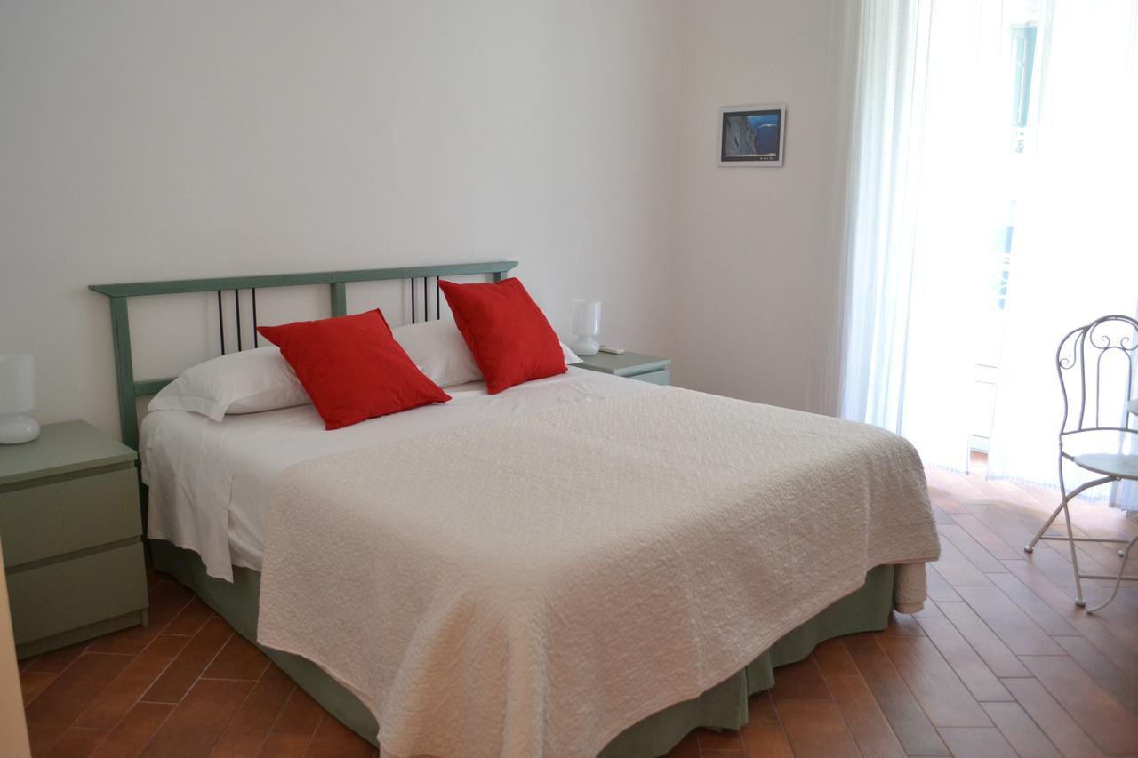Le Stanze Di Dolly Bed & Breakfast เนเปิลส์ ภายนอก รูปภาพ