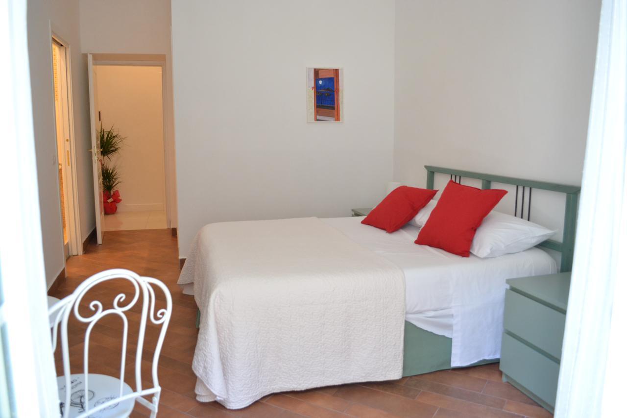 Le Stanze Di Dolly Bed & Breakfast เนเปิลส์ ภายนอก รูปภาพ
