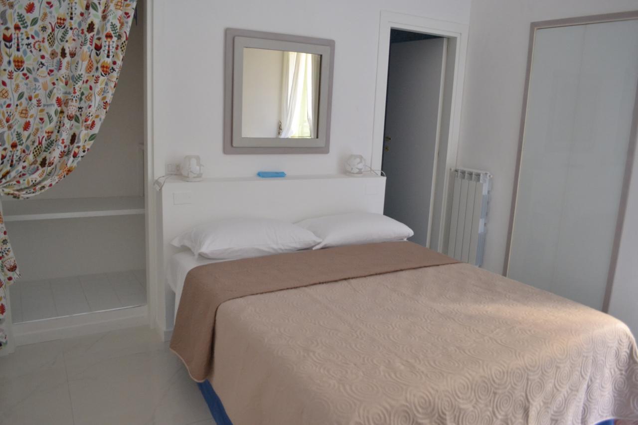 Le Stanze Di Dolly Bed & Breakfast เนเปิลส์ ภายนอก รูปภาพ