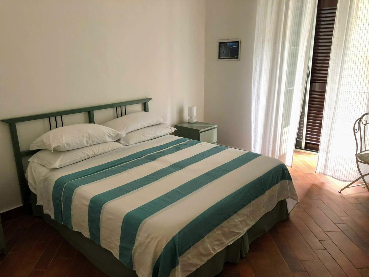 Le Stanze Di Dolly Bed & Breakfast เนเปิลส์ ภายนอก รูปภาพ