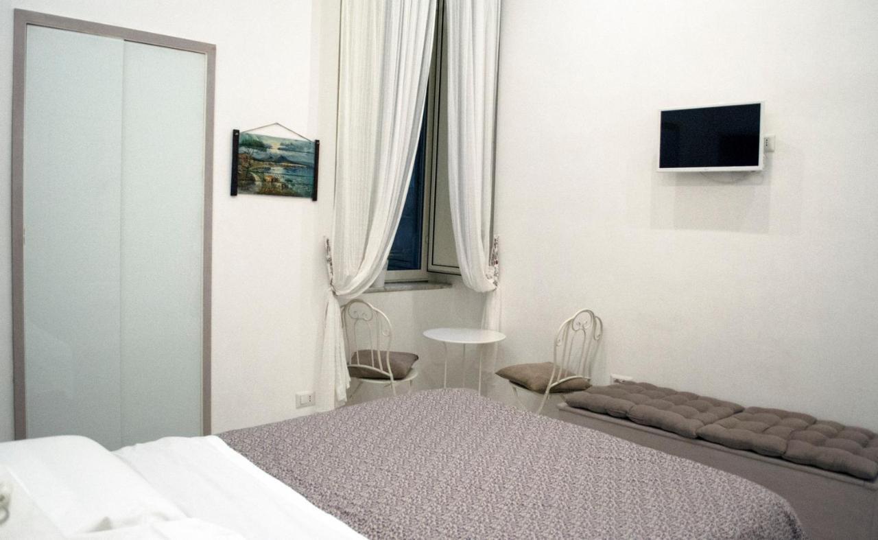 Le Stanze Di Dolly Bed & Breakfast เนเปิลส์ ภายนอก รูปภาพ